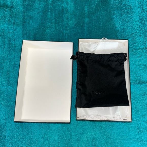 Chanel gift box - Picture 2 of 3